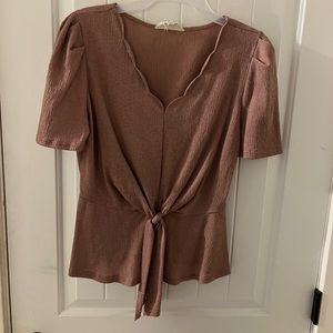 Super cute mauve top!